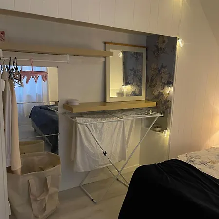 Charming House With Parking Apartment *